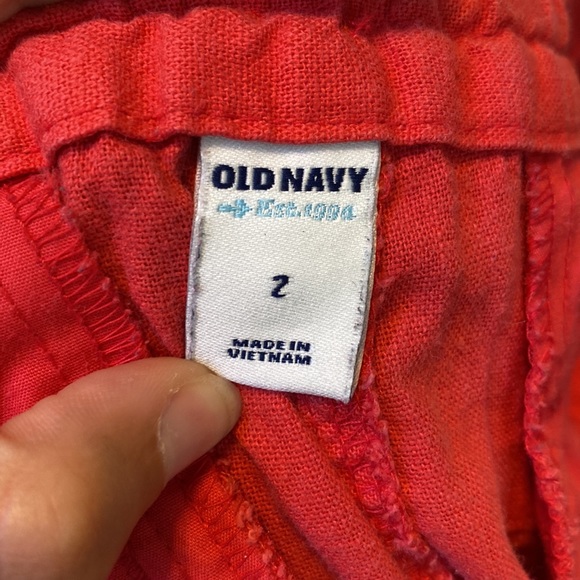 Old navy pink linen shorts. Size 2. - Picture 3 of 3